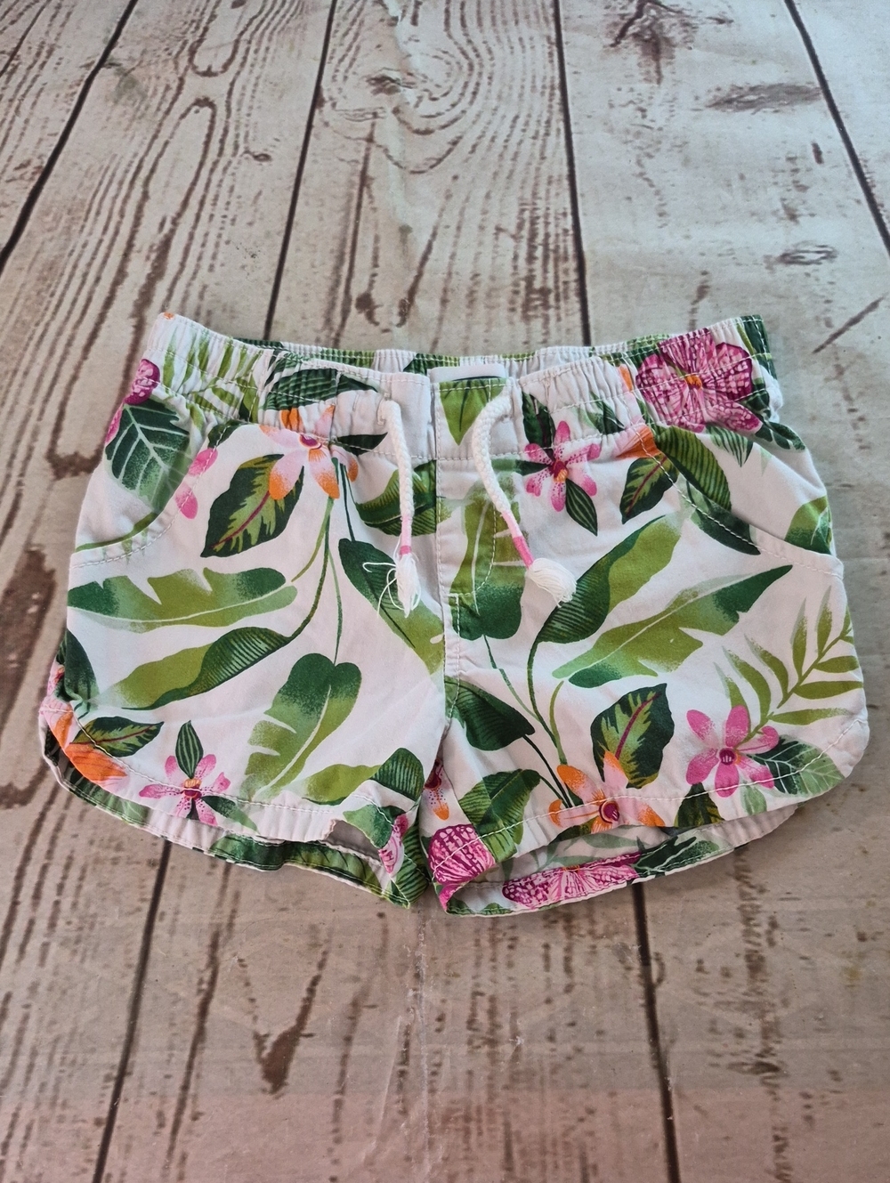 Old Navy Multicolored Floral‎ Shorts Size S (6-7)